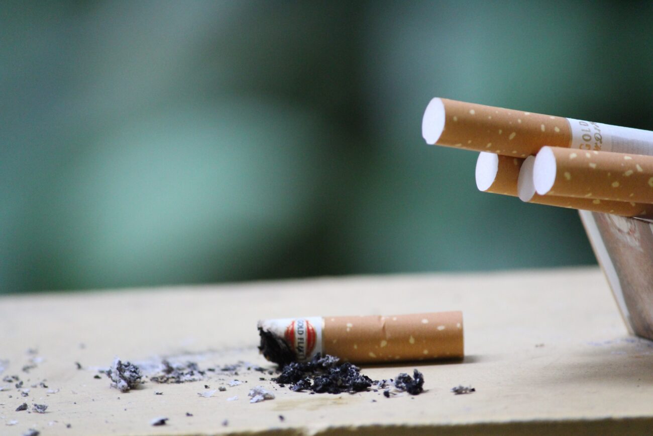 コムドットのゆうたはタバコを吸う？噂されている銘柄や喫煙疑惑の原因を調査！